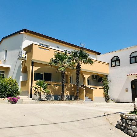 Apartments Anna III Baska  Bagian luar foto