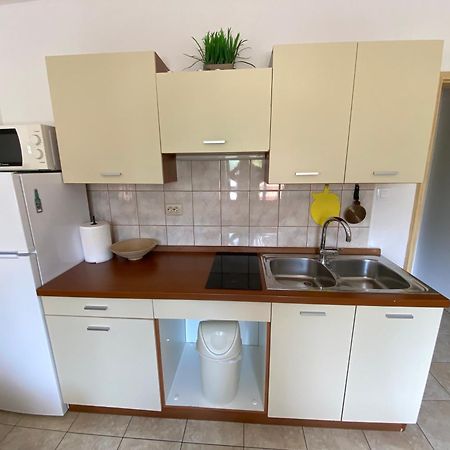 Apartments Anna III Baska  Bagian luar foto