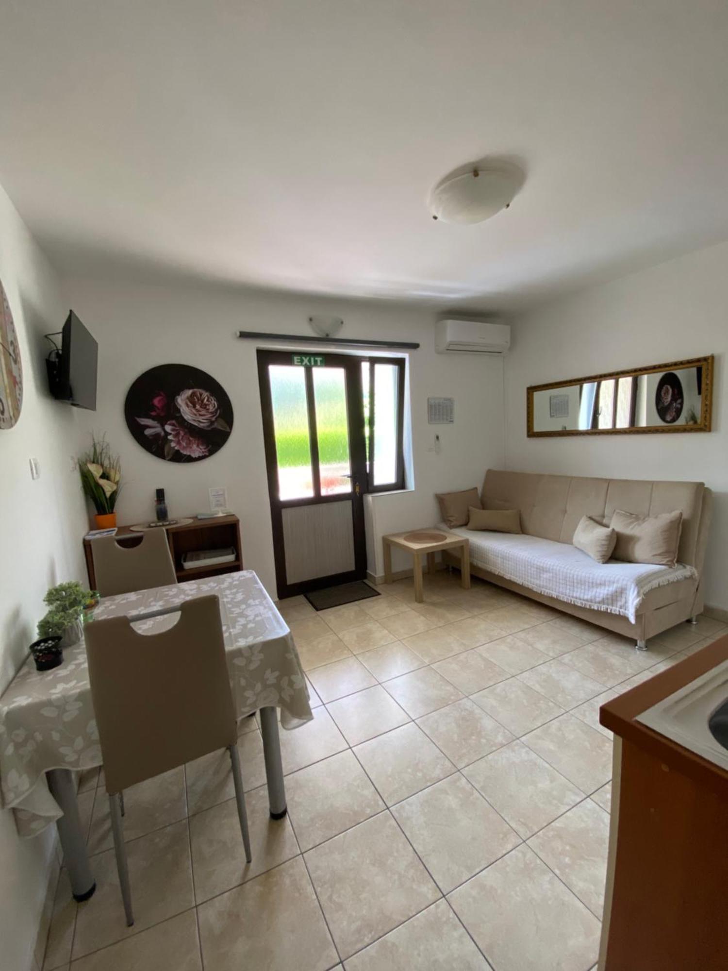 Apartments Anna III Baska  Bagian luar foto