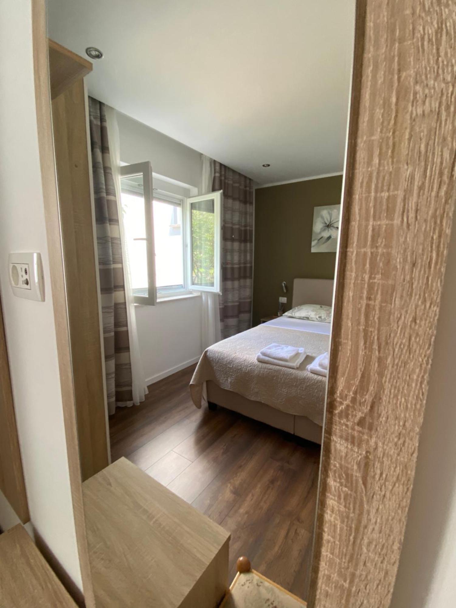 Apartments Anna III Baska  Bagian luar foto