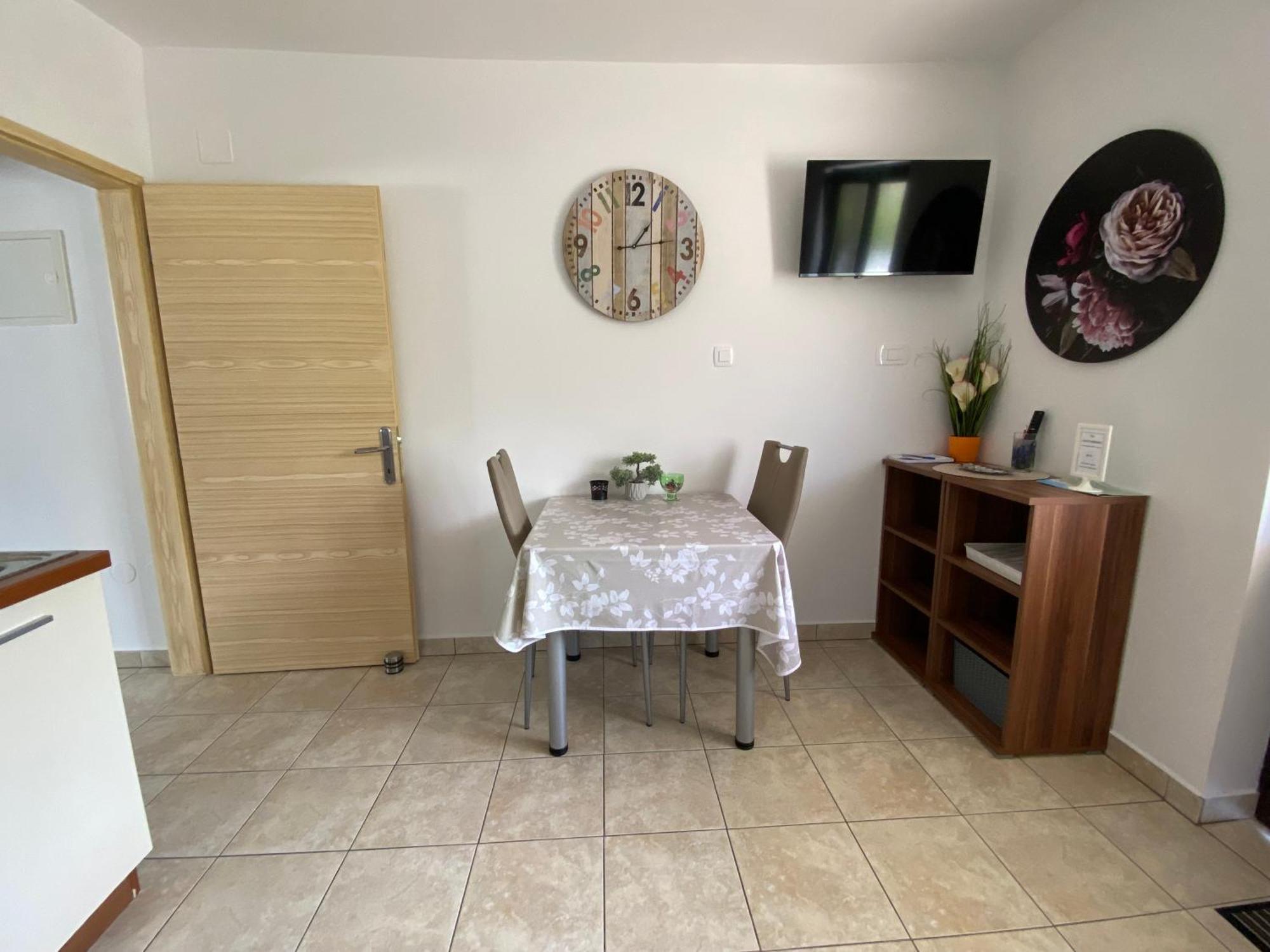 Apartments Anna III Baska  Bagian luar foto