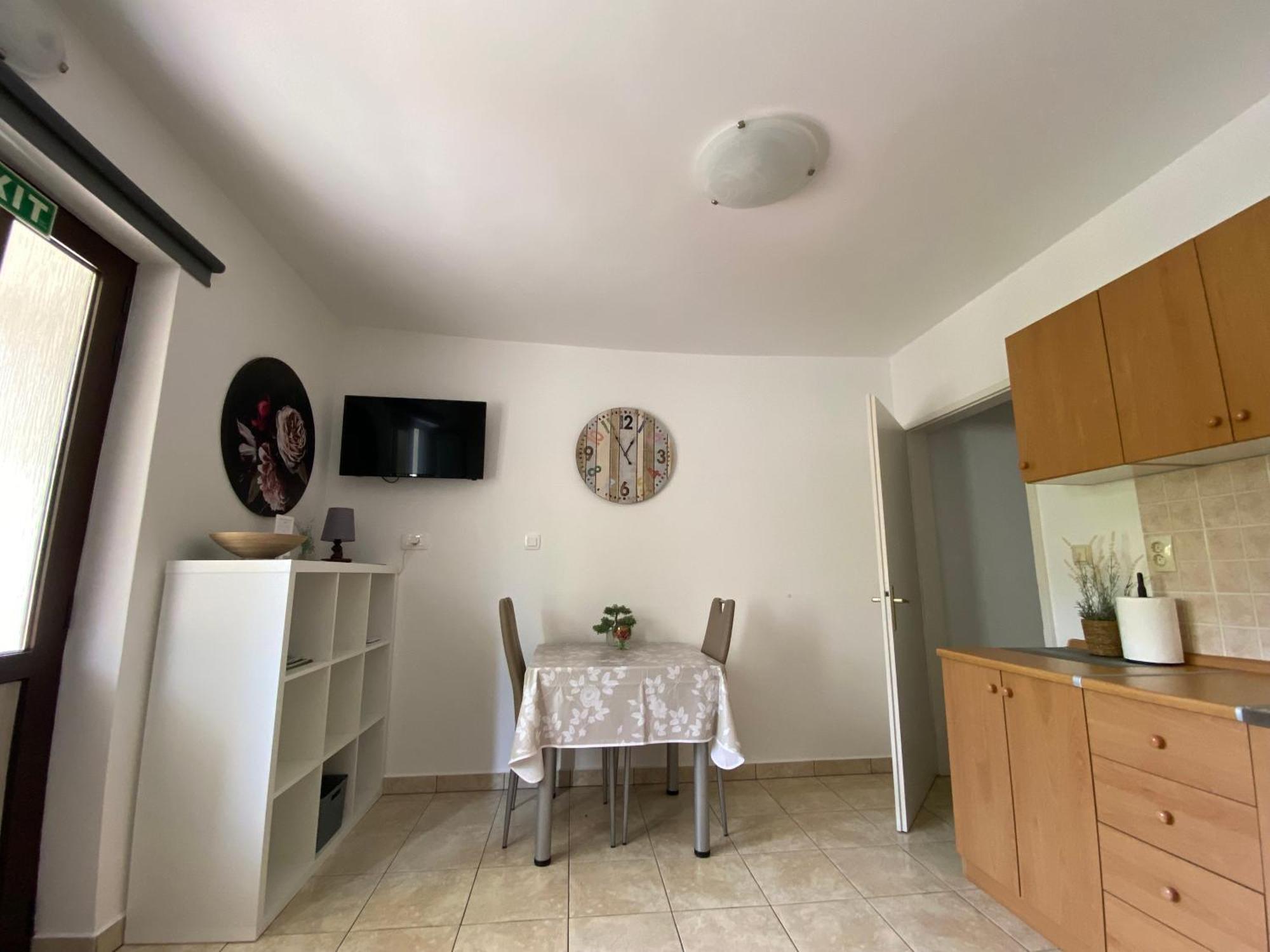 Apartments Anna III Baska  Bagian luar foto