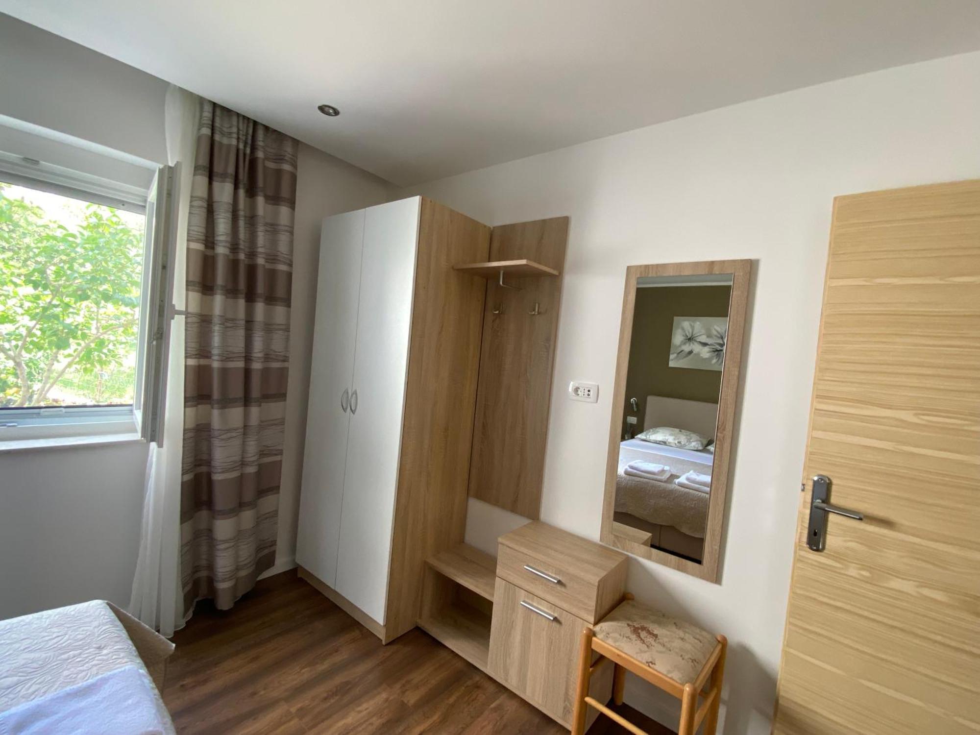 Apartments Anna III Baska  Bagian luar foto